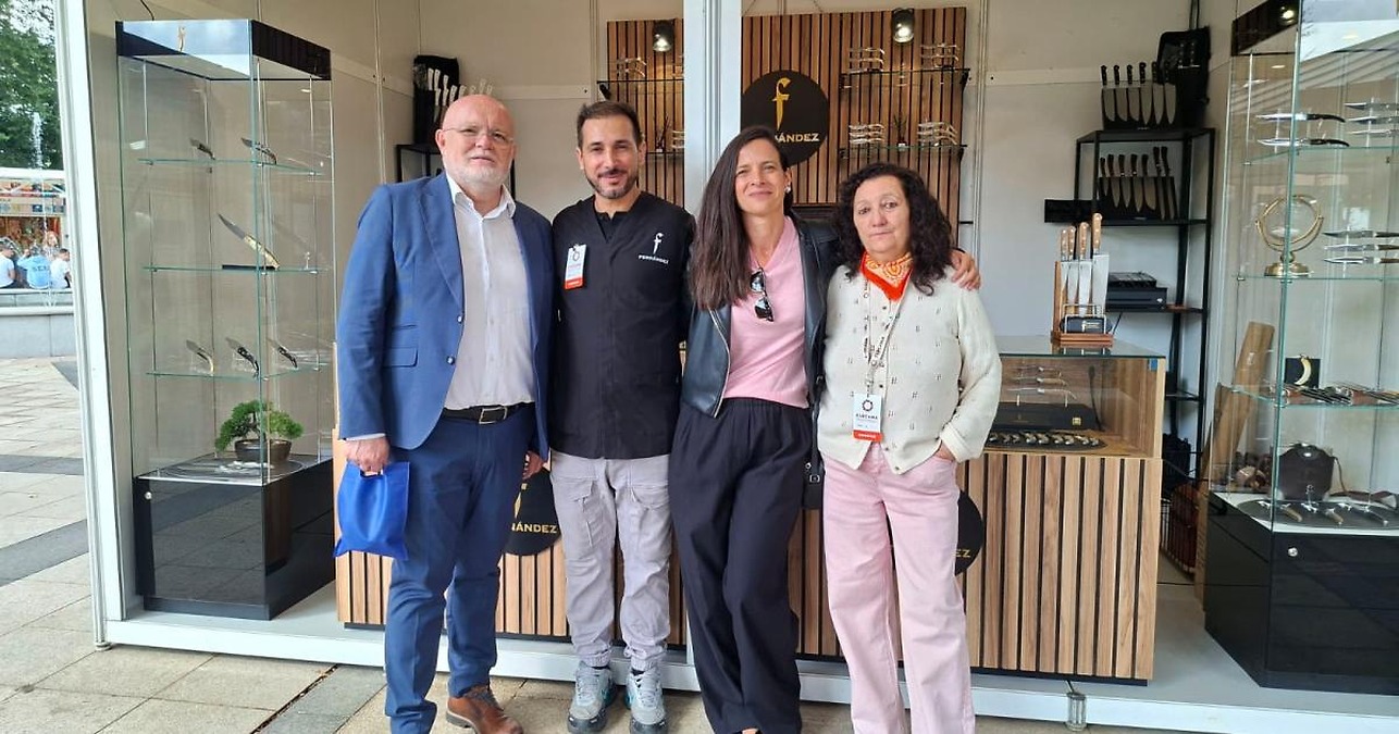 Ruiz Santos visits Albacete artisans at the Castilla-La Mancha Craft Fair in Toledo
