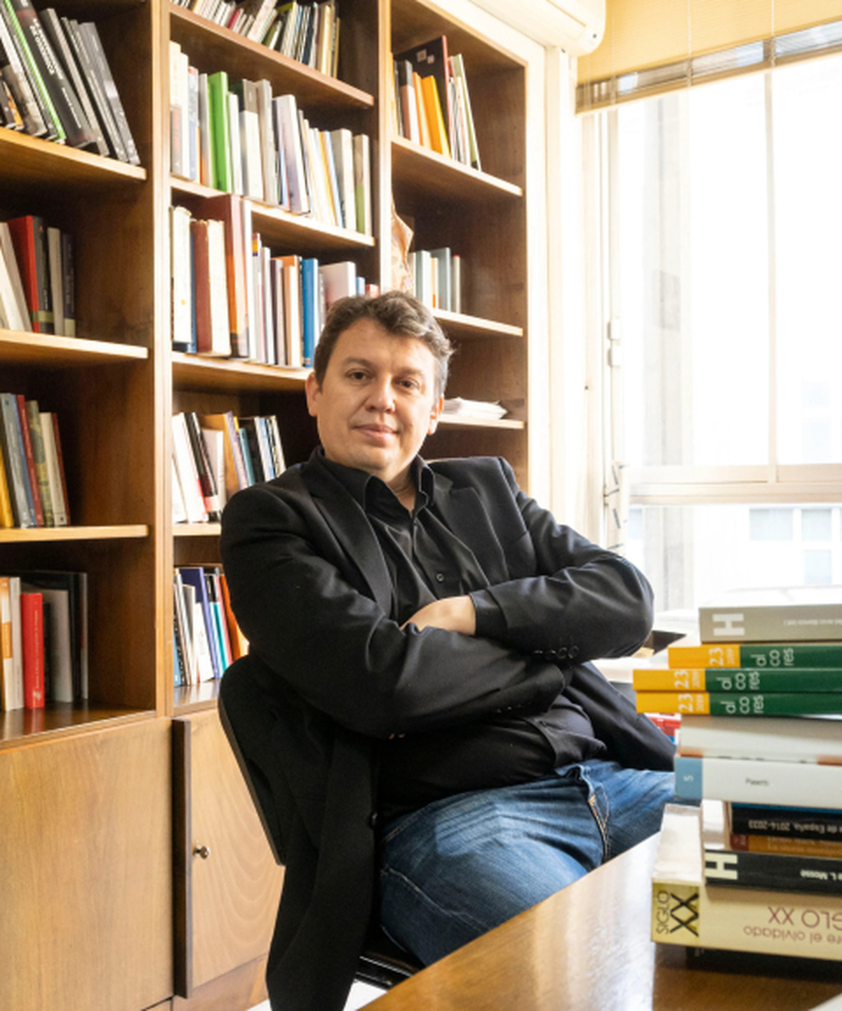 Miguel Ángel del Arco wins national history prize for his work on Spanish famine