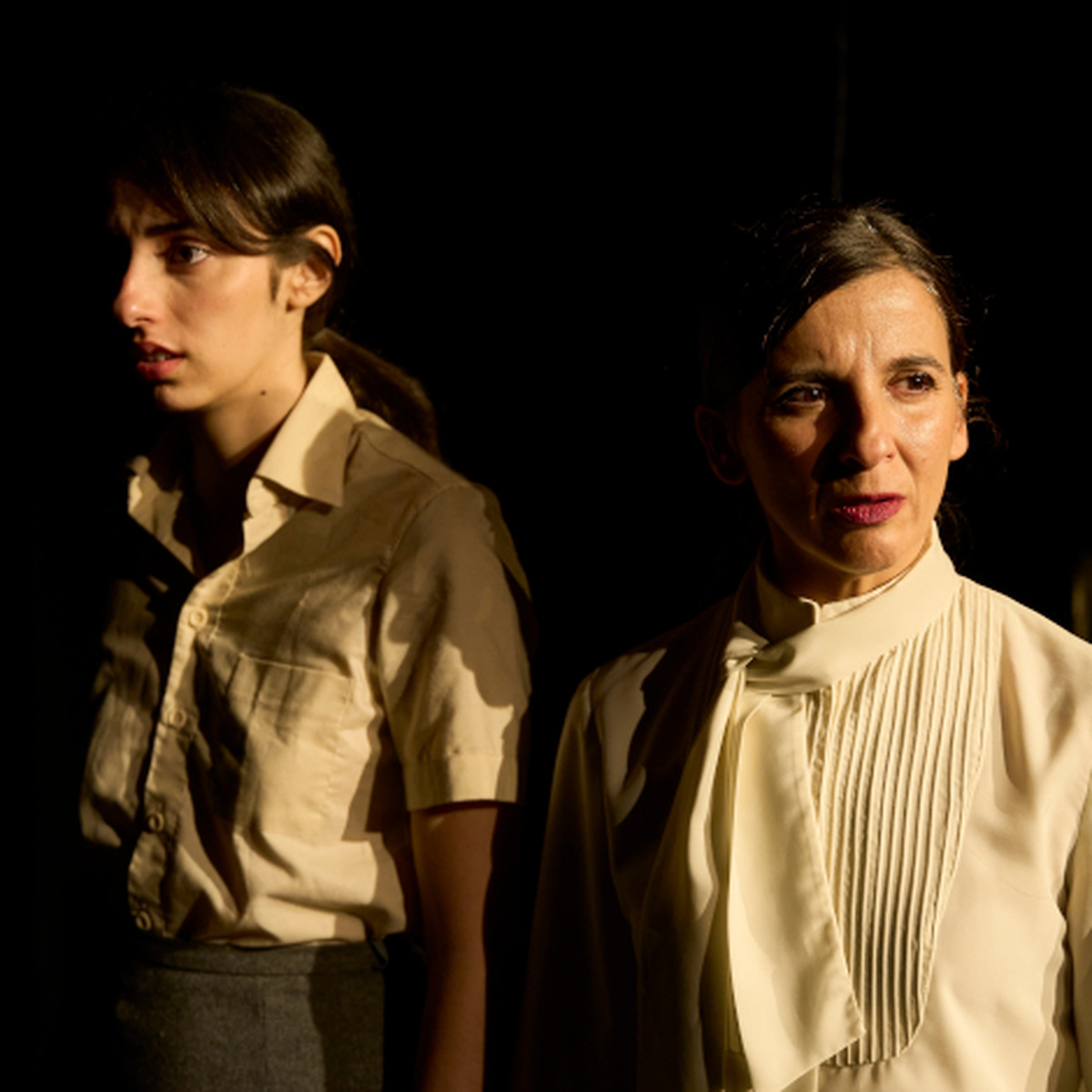 ‘Duermen bajo las aguas’ Returns to Teatro Español, Exploring Memory, Displacement, and Identity