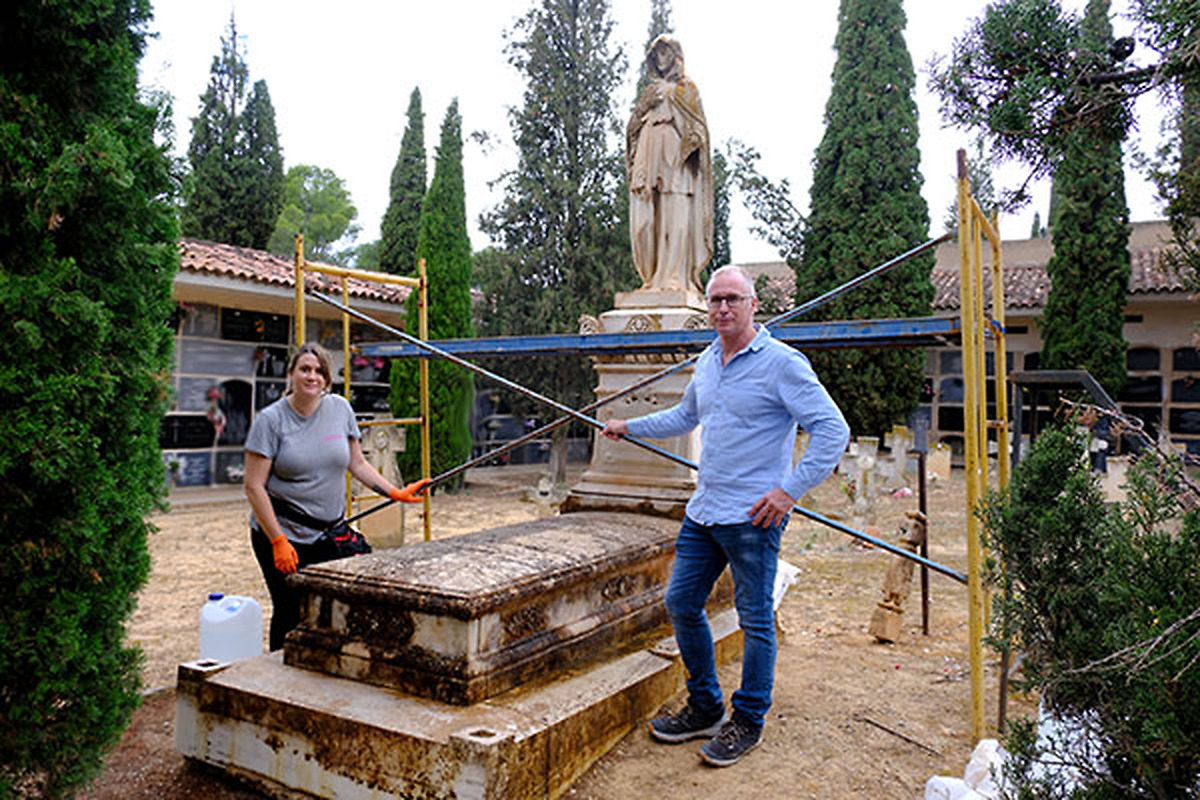 Restoration of mausoleum at Alcañiz municipal cemetery