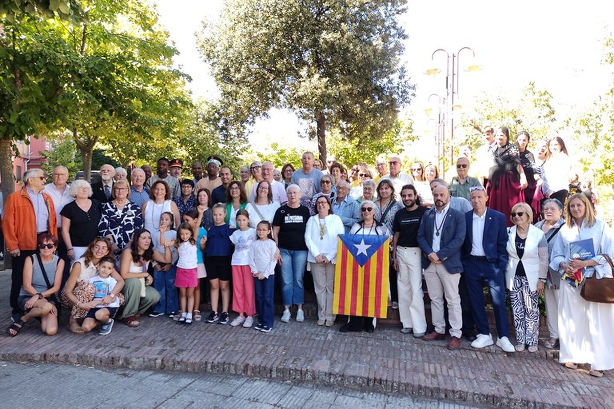 Tàrrega commemorates the national day of Catalonia with traditional floral offering