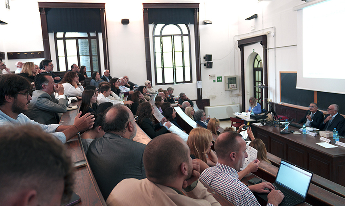 Eduardo Vázquez de Castro participates in international congress at the University of Bologna