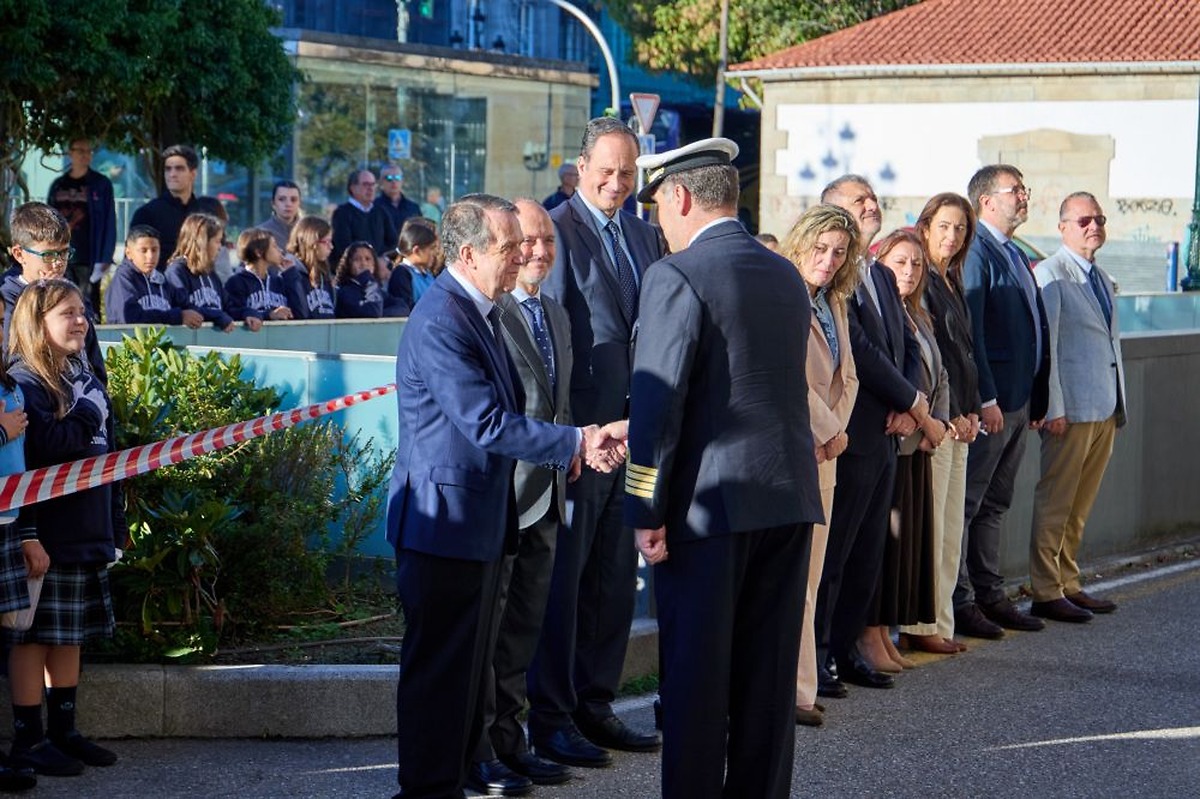 Vigo mayor Abel Caballero attends National Day flag-raising ceremony