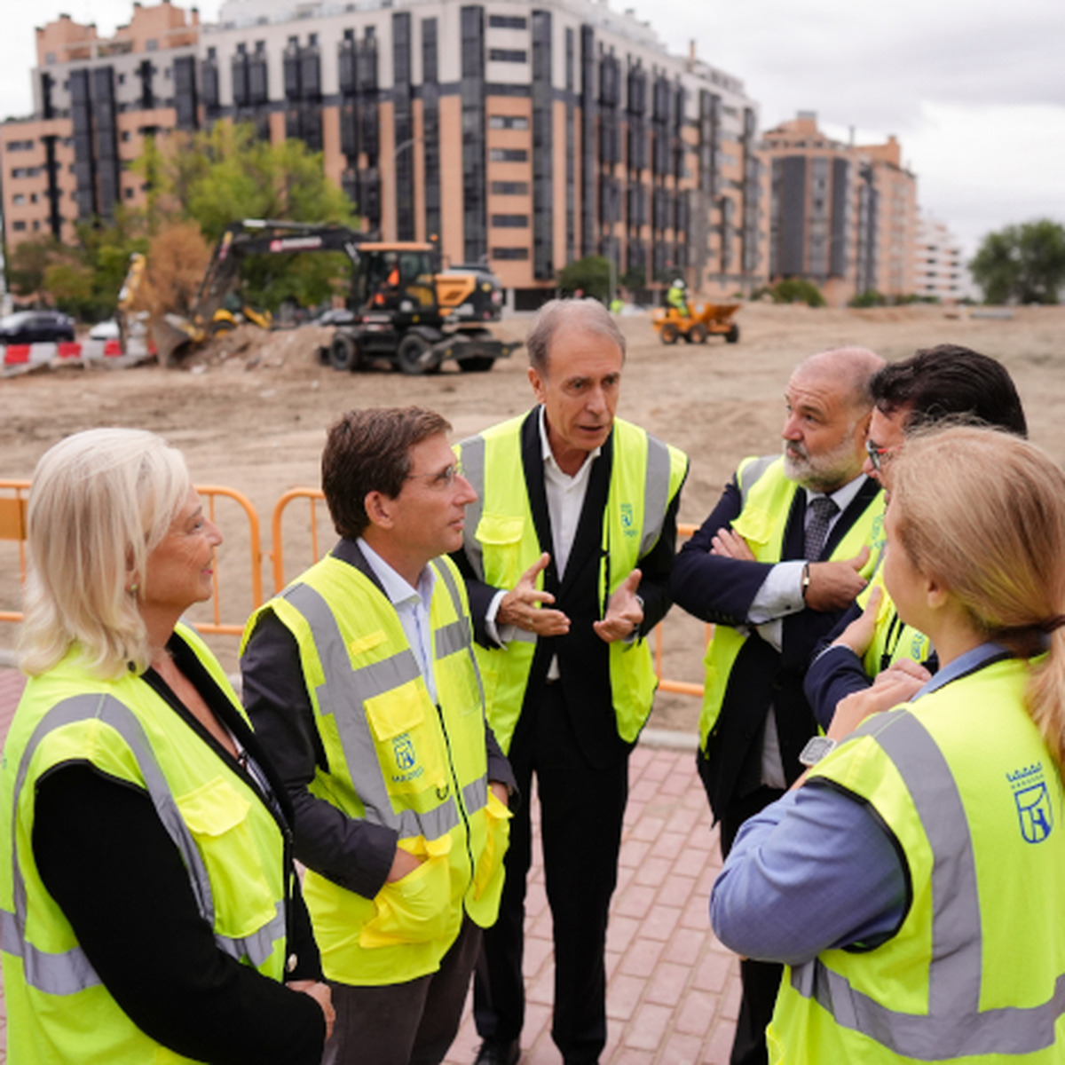 Madrid's Mayor Discusses Future of Gran Vía del Sureste with Development Representatives
